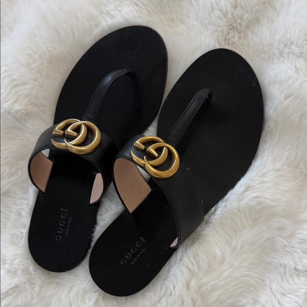 Gucci Women's Black Sandals with Gold Logo